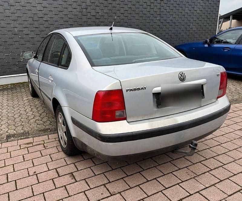 Gebraucht VW Passat Basis 125 PS (91 kW) 1998 Silber Limousine
