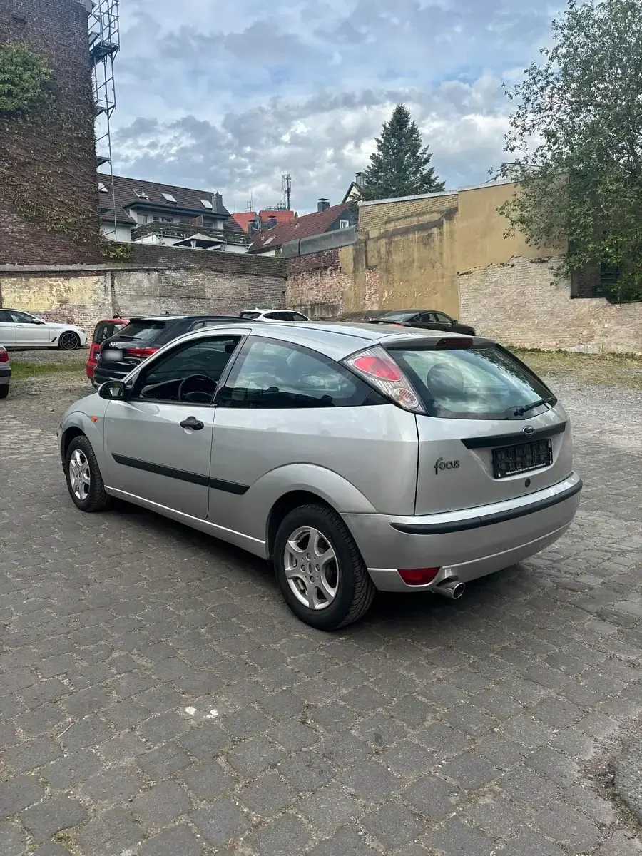 Second-hand Ford Focus 115 CP (84 kW) 2005 Argintiu Hatchback