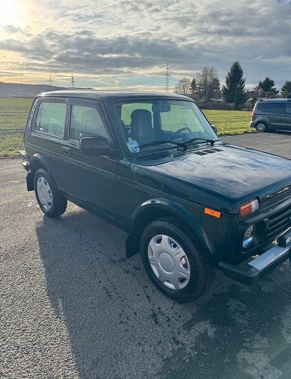 Gebraucht Lada niva 84 PS (61 kW) 2020 Grün SUV