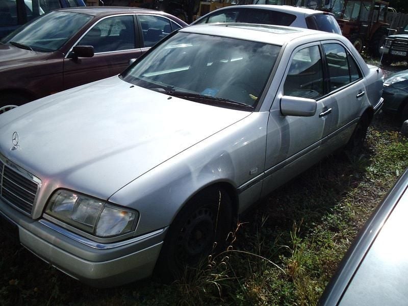 Silber Gebraucht 1997 Mercedes C200 Limousine | 800 € (Superpreis) - Bild 1/4