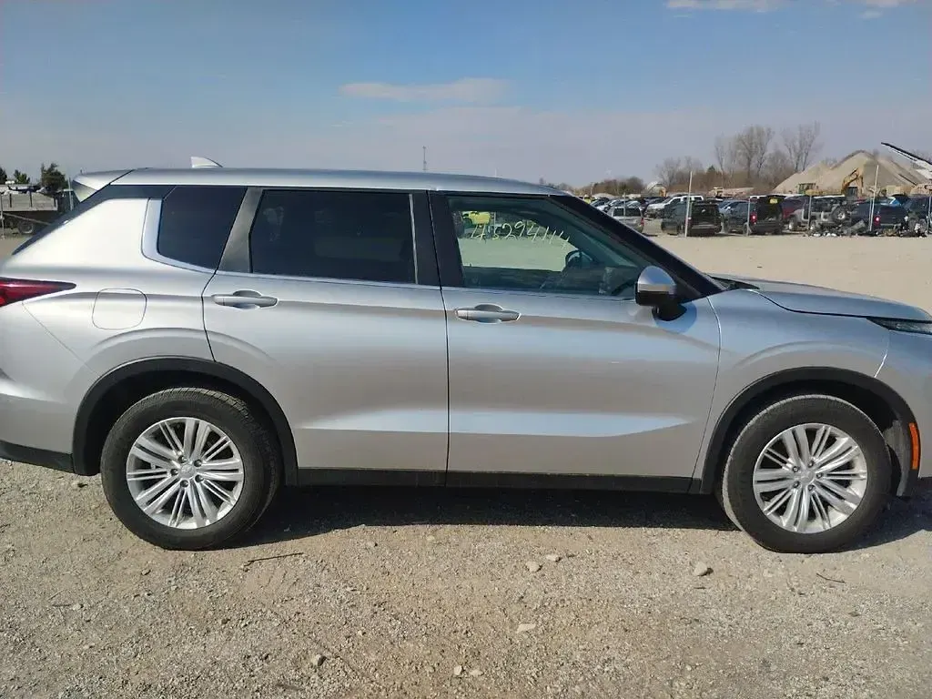 Gebraucht Mitsubishi Outlander 181 PS (133 kW) 2022 Silber SUV