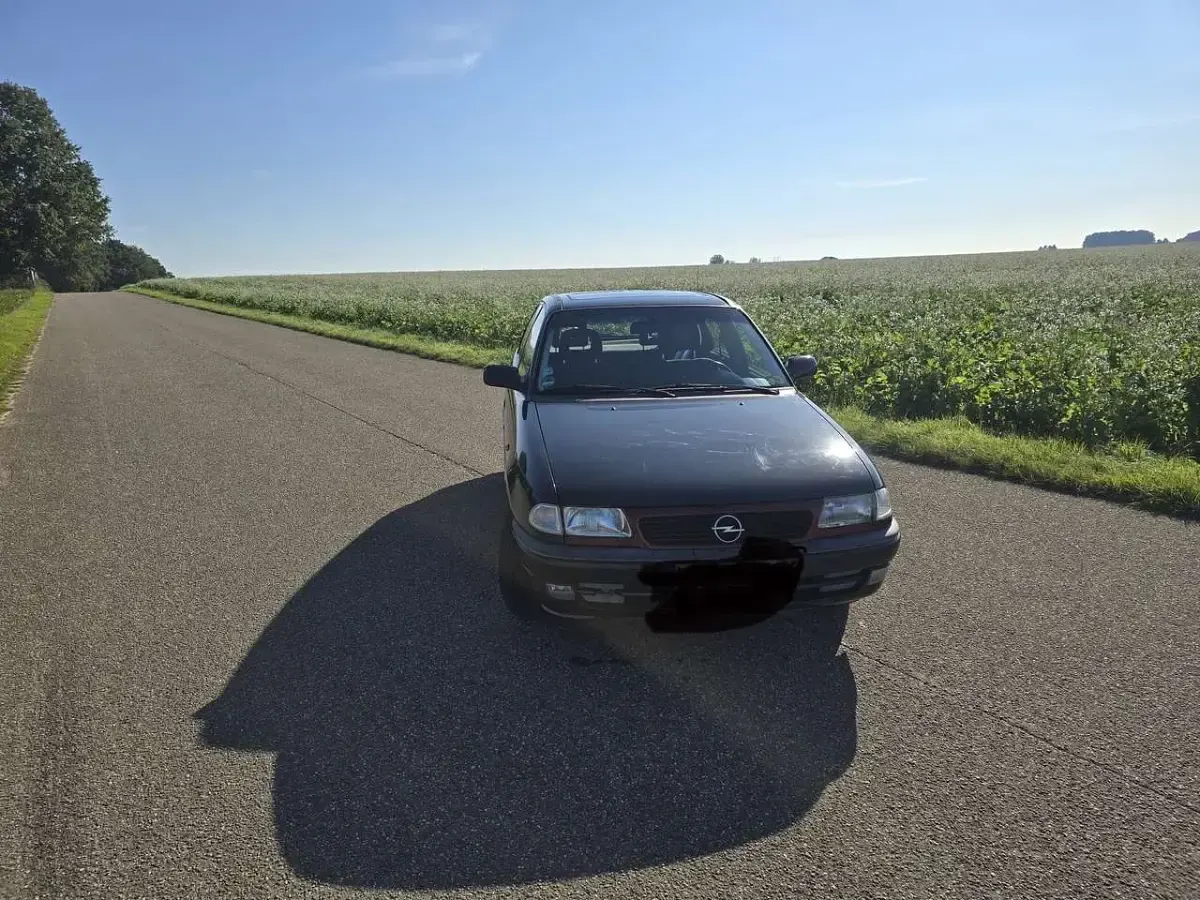 Gebraucht Opel Astra 75 PS (55 kW) 1998 Schwarz Limousine