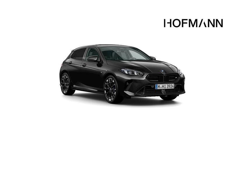 Saphirschwarz metallic Neu 2025 BMW M135 M Sport Kleinwagen | 54.785 € (Guter Preis) - Bild 1/4