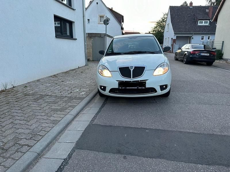 Gebraucht Lancia Ypsilon 60 PS (44 kW) 2010 Weiß Kleinwagen