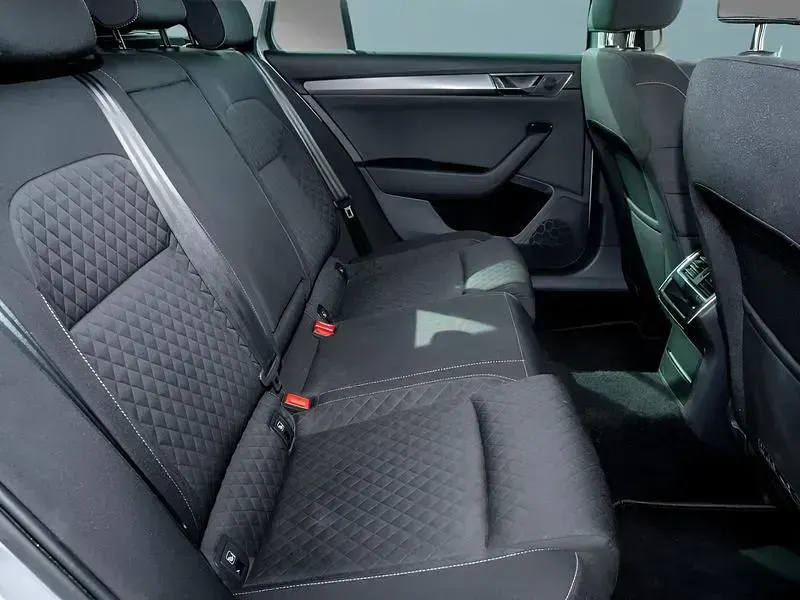 Gebraucht Skoda Superb 150 PS (110 kW) 2022 Silber Kombi
