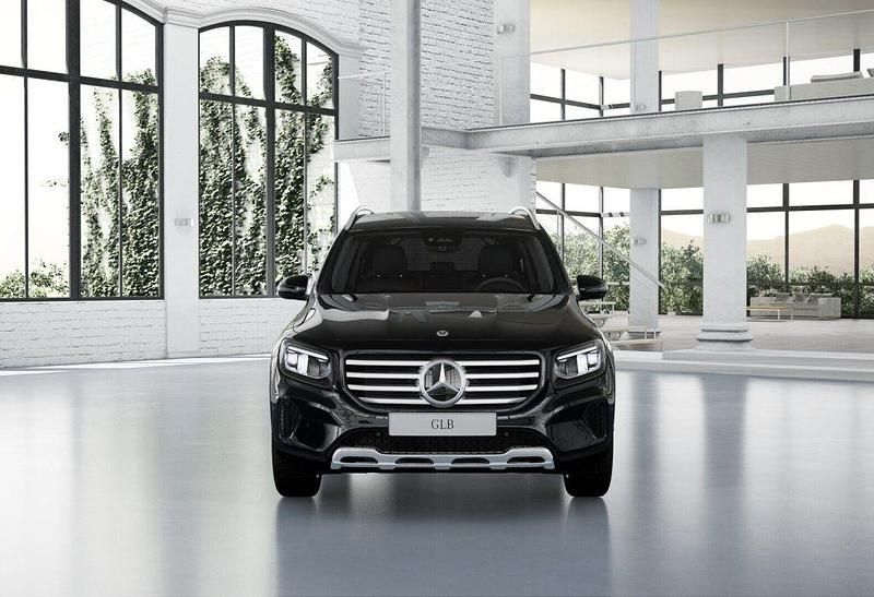 Gebraucht Mercedes GLB200 Progressive 150 PS (110 kW) 2024 Metalliclack kosmosschwarz SUV