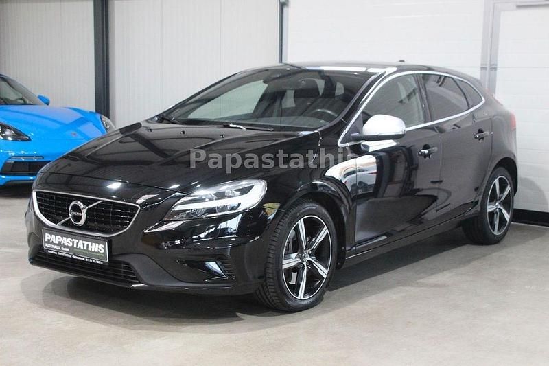 Gebraucht Volvo V40 R-Design 122 PS (89 kW) 2018 Schwarz Limousine