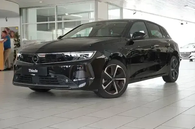 Gebraucht Opel Astra Edition 181 PS (133 kW) 2022 Diamant schwarz metallic Kleinwagen