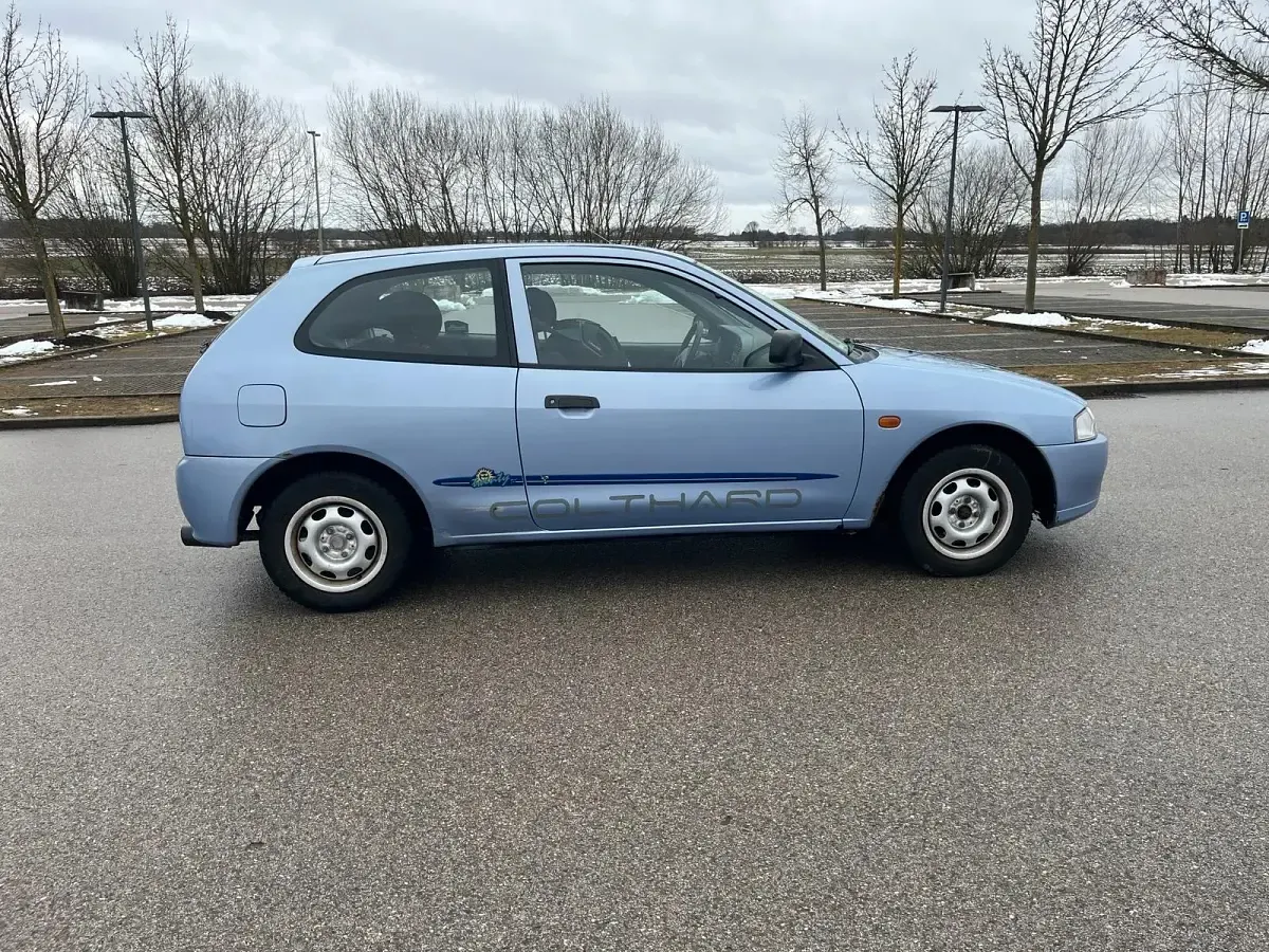 Gebraucht Mitsubishi Colt 75 PS (55 kW) 1997 Blau Kleinwagen