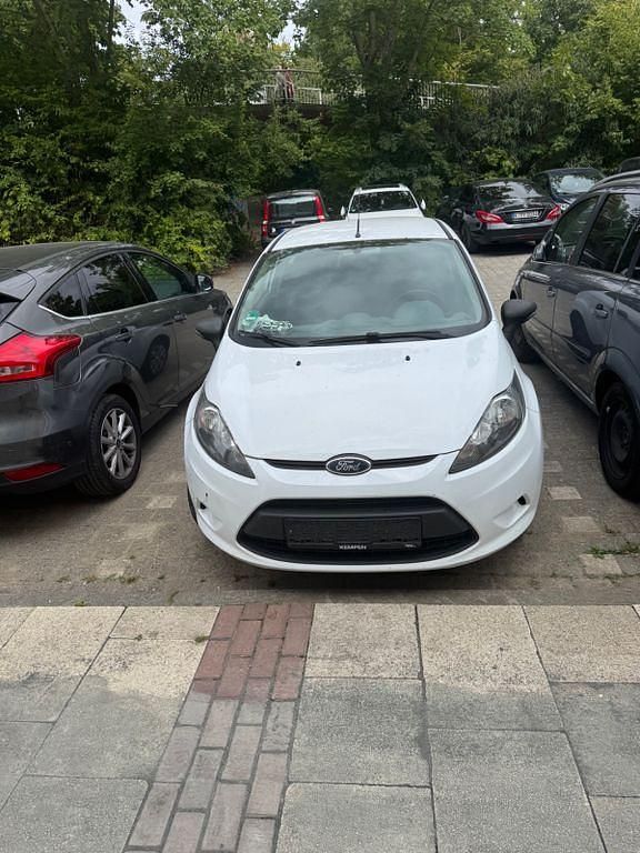 Gebraucht Ford Fiesta Trend 75 PS (55 kW) 2011 Weiß Kleinwagen