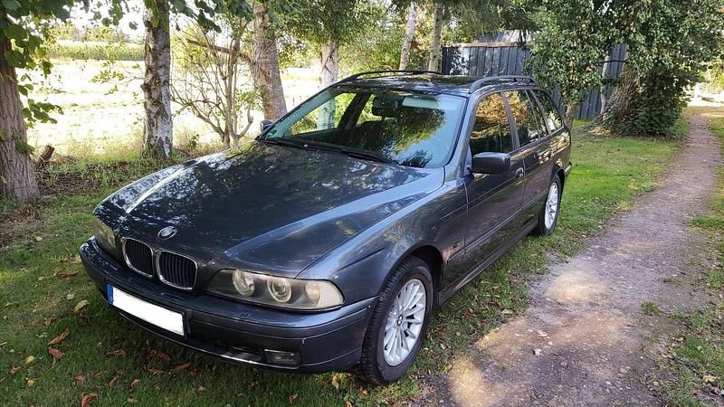 Grau Gebraucht 1998 BMW 523 Kombi | 1.750 € (Guter Preis) - Bild 1/4