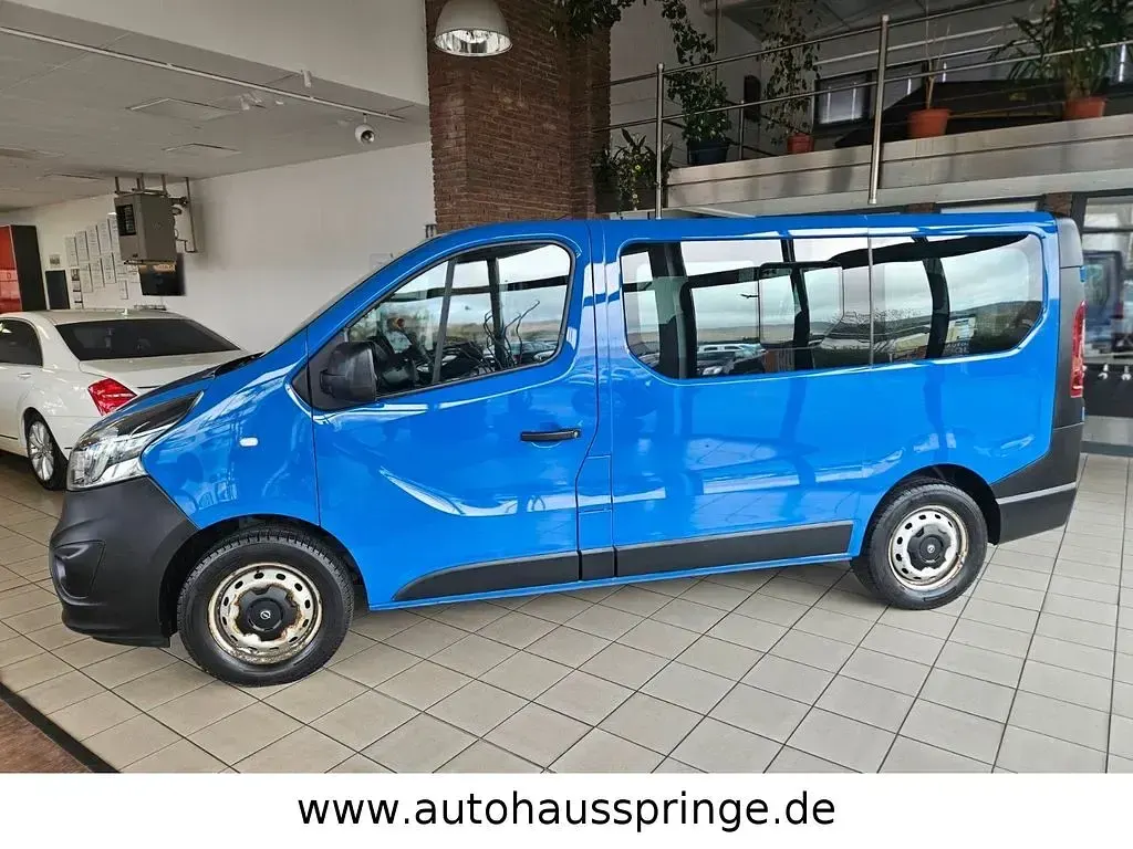 Używany Opel Vivaro 125 KM (91 kW) 2017 Niebieski Minivan