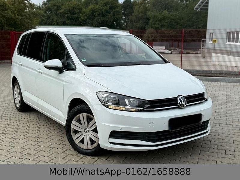 Weiß Gebraucht 2019 VW Touran Trendline Van / Kleinbus | 11.799 € (Fairer Preis) - Bild 1/4