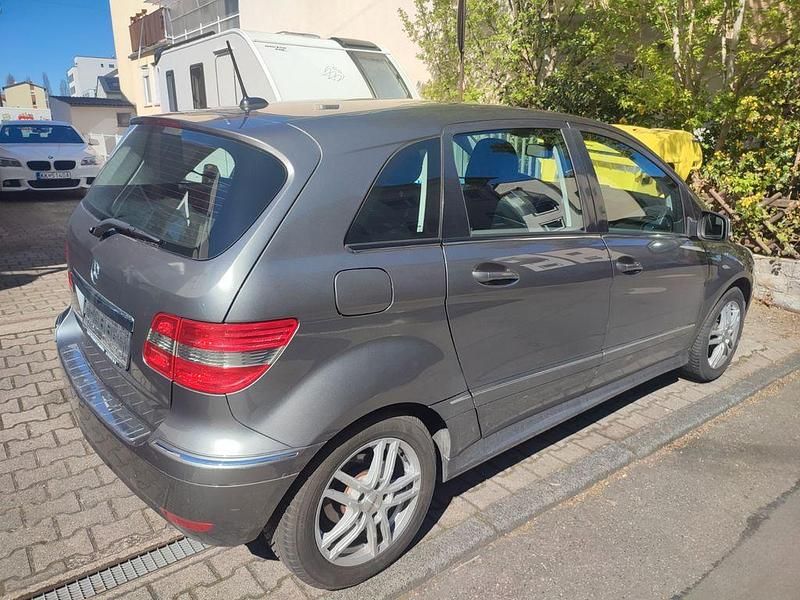 Gebraucht Mercedes B200 136 PS (100 kW) 2008 Grau Van / Kleinbus