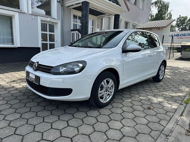 Weiß Gebraucht 2009 VW Golf VI Comfortline Limousine | 3.900 € (Guter Preis) - Bild 1/4