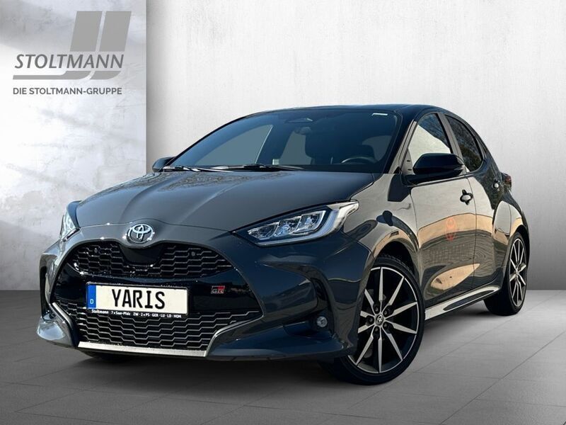 Grau Gebraucht 2025 Toyota Yaris Hybrid Sport Limousine | 29.999 € (Fairer Preis) - Bild 1/4