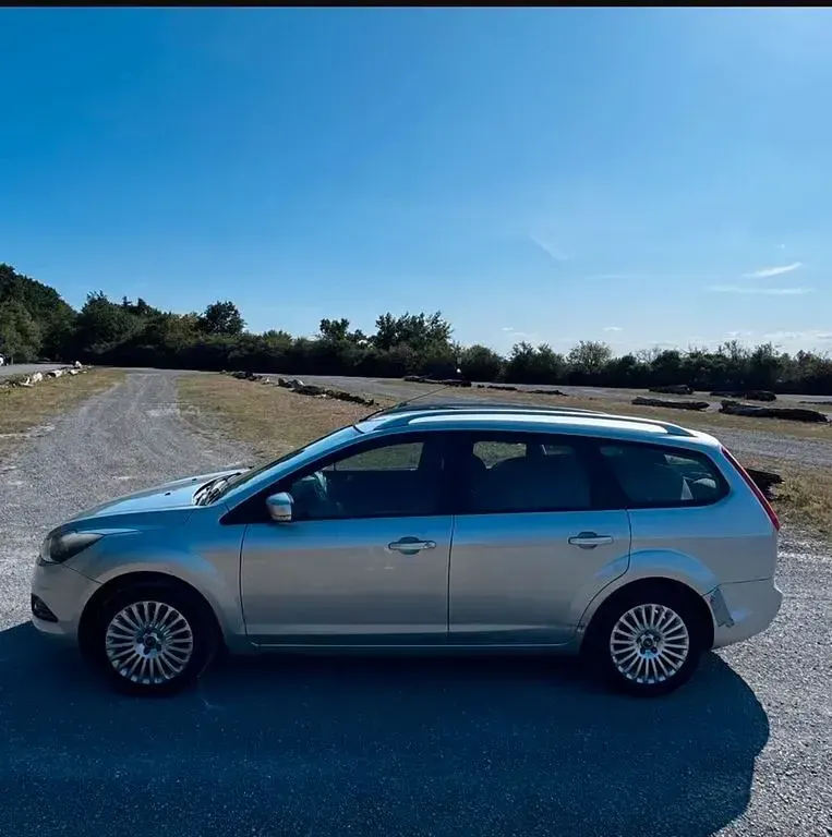 Gebraucht Ford Focus Style 116 PS (85 kW) 2009 Silber Limousine