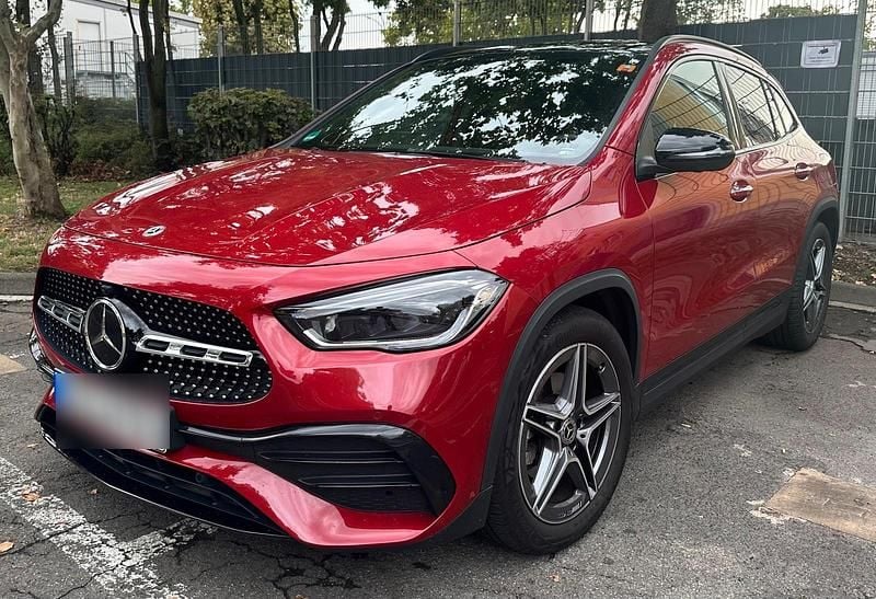 Rot Gebraucht 2023 Mercedes GLA200 AMG line SUV | 29.999 € (Superpreis) - Bild 1/4