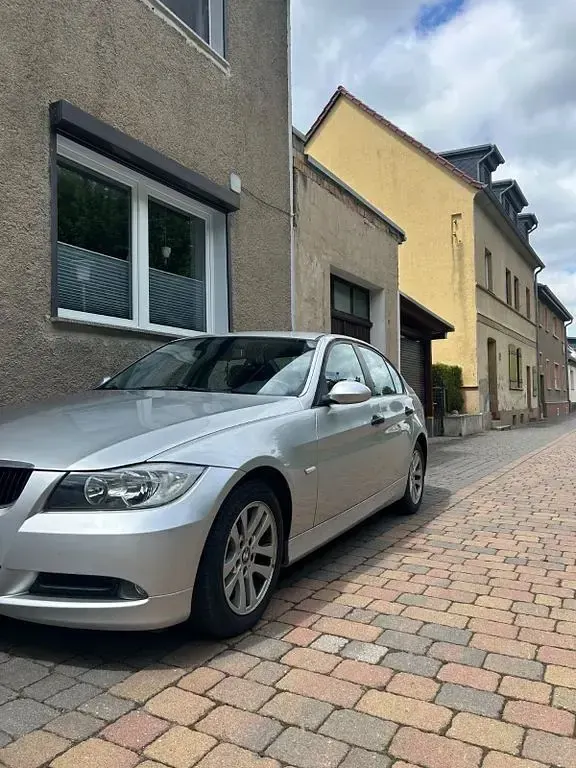 Gebraucht BMW 318 Basis 129 PS (94 kW) 2006 Silber Limousine