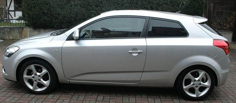 Gebraucht Kia Ceed 126 PS (92 kW) 2008 Silber Kleinwagen