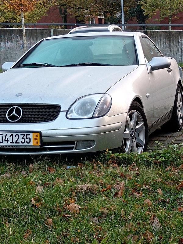 Silber Gebraucht 1999 Mercedes SLK200 Cabrio | 1.900 € - Bild 1/4
