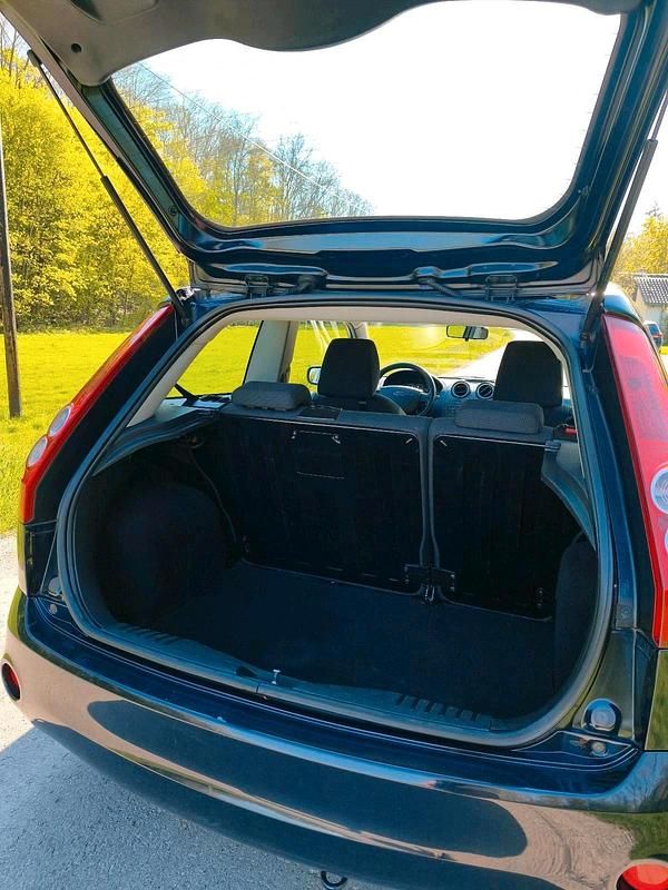 Second-hand Ford Fiesta 60 CP (44 kW) 2007 Albastru Hatchback