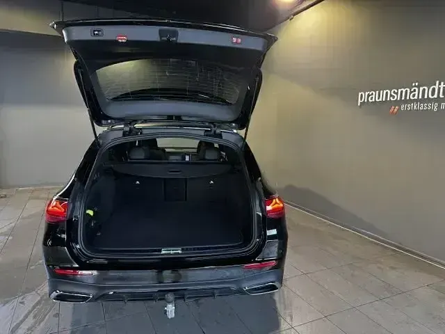 Gebraucht Mercedes E220 AMG 197 PS (144 kW) 2025 Lack obsidianschwarz Kombi