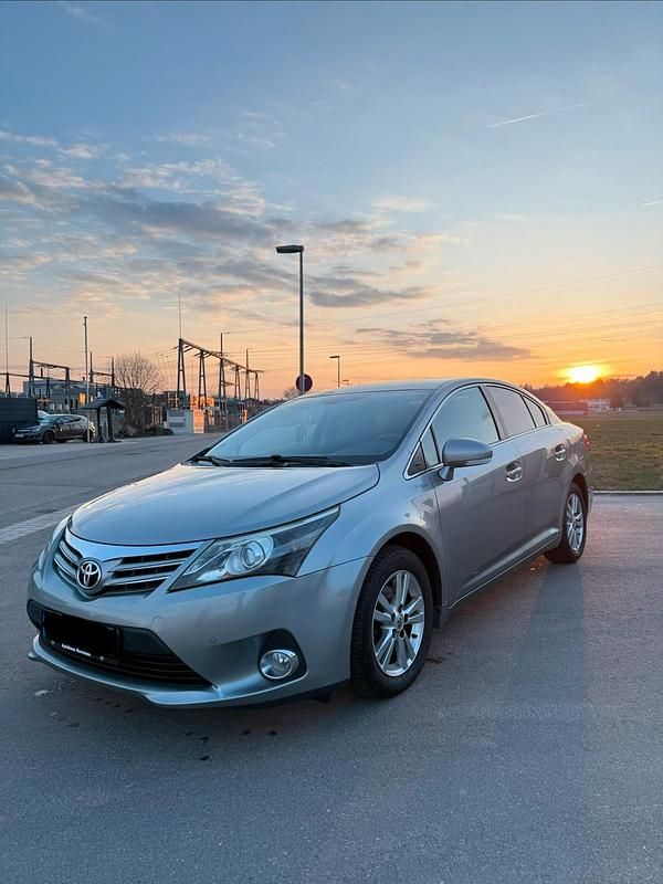 Gebraucht Toyota Avensis T2 124 PS (91 kW) 2012 Grau Limousine