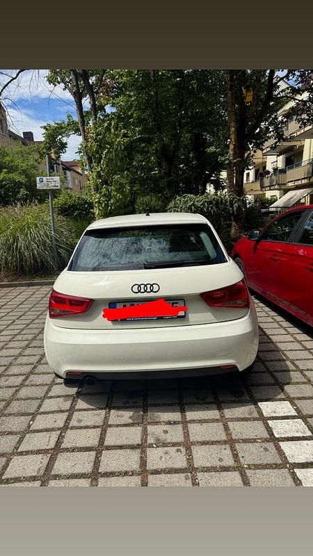 Weiß Gebraucht 2011 Audi A1 Kleinwagen | 5.000 € (Etwas zu teuer) - Bild 1/4