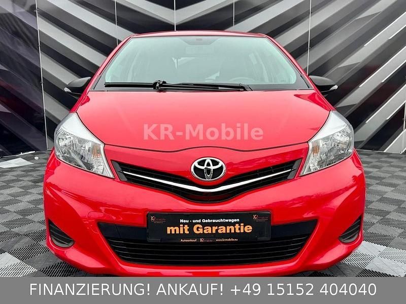 Gebraucht Toyota Yaris Club 99 PS (72 kW) 2013 Rot Kleinwagen