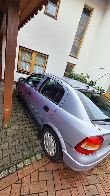 Gebraucht Opel Astra 90 PS (66 kW) 2000 Silber Limousine