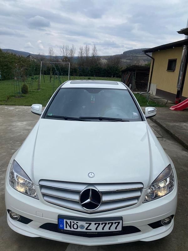 Weiß Gebraucht 2008 Mercedes 200 Limousine | 9.999 € - Bild 1/4
