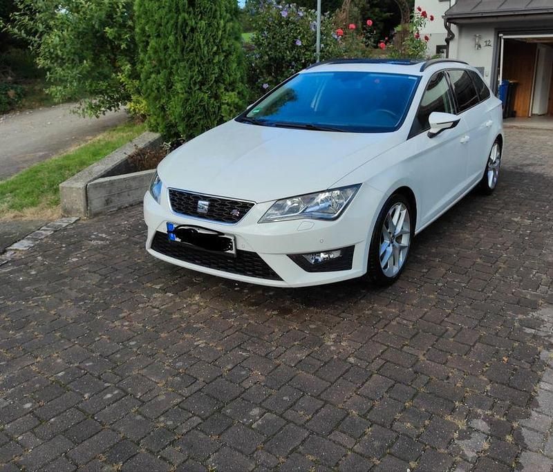 Weiß Gebraucht 2014 Seat Leon ST FR Kombi | 8.000 € (Guter Preis) - Bild 1/4