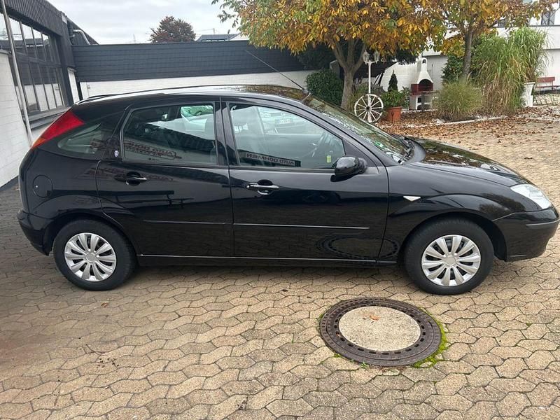Gebraucht Ford Focus Ghia 116 PS (85 kW) 2002 Schwarz Limousine