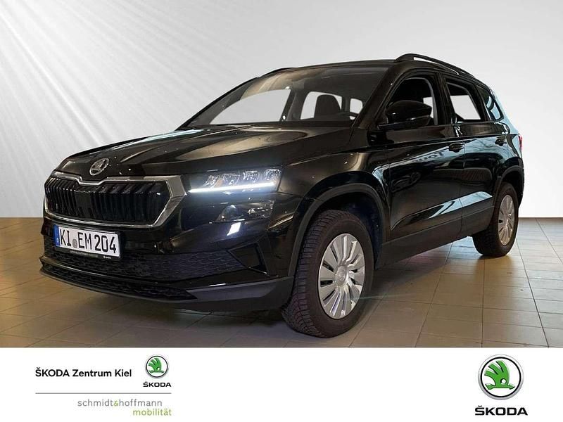 Schwarz Gebraucht 2024 Skoda Karoq Selection SUV | 32.480 € (Etwas zu teuer) - Bild 1/4