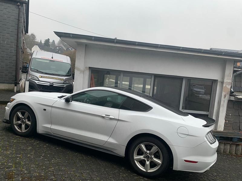 Second-hand Ford Mustang 310 CP (228 kW) 2017 Alb Coupe