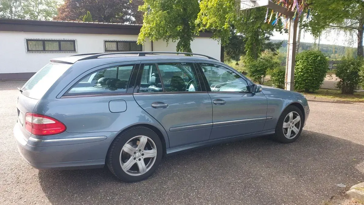 Gebraucht Mercedes E320 Avantgarde 224 PS (164 kW) 2005 Kombi