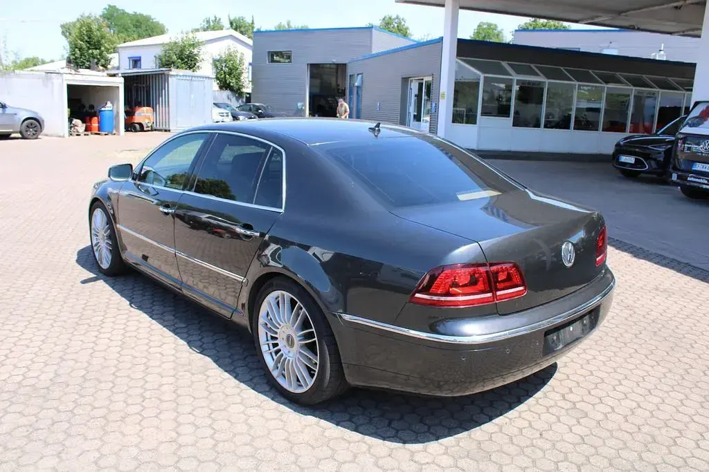 Gebraucht VW Phaeton 245 PS (180 kW) 2014 Grau Limousine