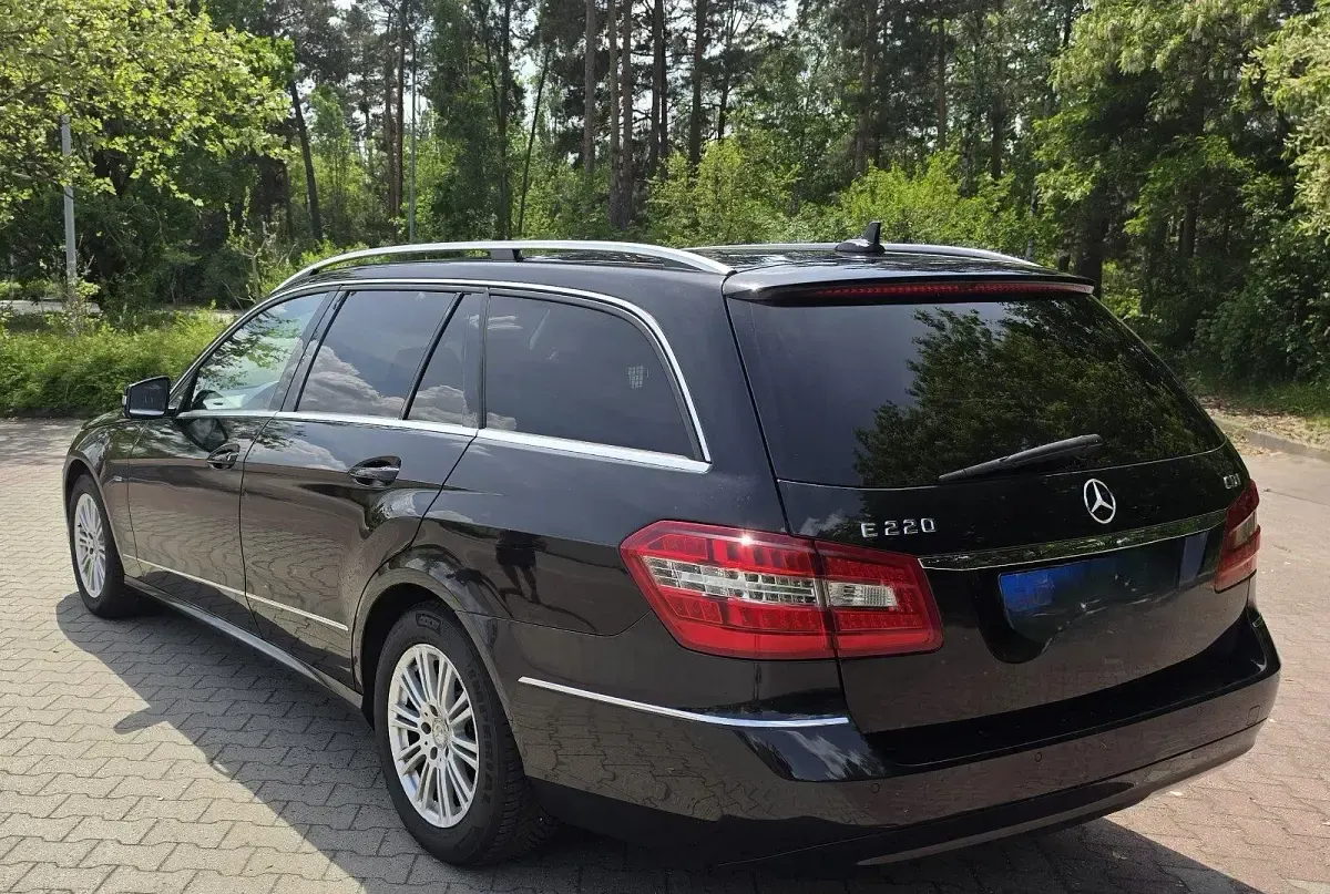 Gebraucht Mercedes E220 170 PS (125 kW) 2011 Schwarz Kombi