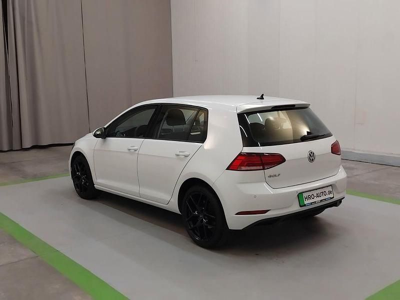 Second-hand VW Golf VII Trendline 116 CP (85 kW) 2020 Alb Berlinǎ