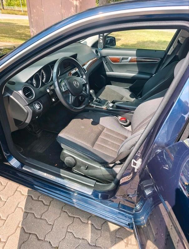 Gebraucht Mercedes C350 306 PS (225 kW) 2013 Blau Limousine