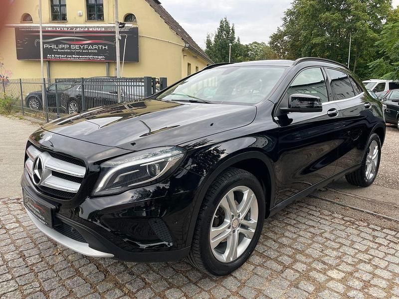Schwarz Gebraucht 2016 Mercedes GLA200 SUV | 17.790 € (Fairer Preis) - Bild 1/4