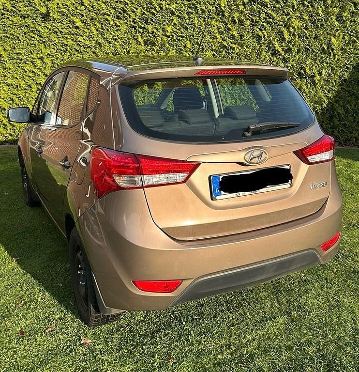 Gebraucht Hyundai ix20 Comfort 90 PS (66 kW) 2014 Braun Kleinwagen