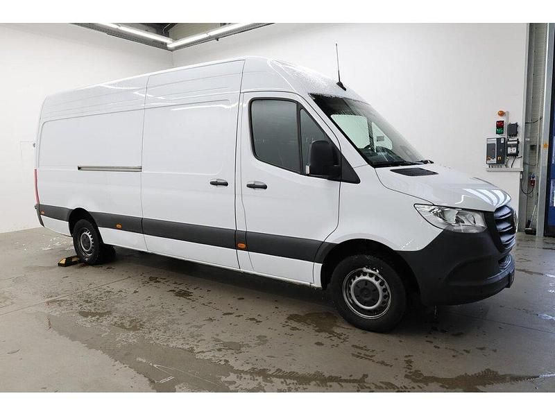 Gebraucht Mercedes Sprinter 170 PS (125 kW) 2025 Arktikweiß Van