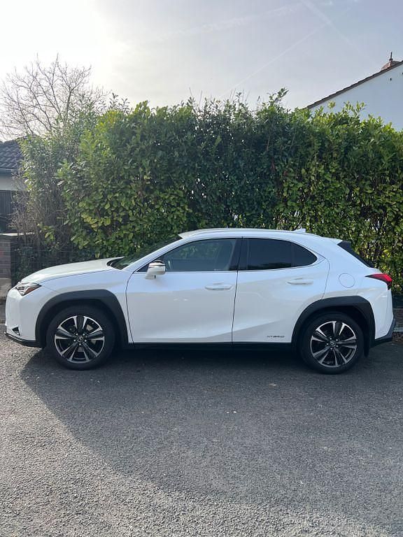 Gebraucht Lexus UX 184 PS (135 kW) 2020 Weiß SUV