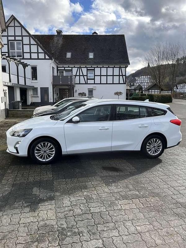 Używany Ford Focus Titanium 120 KM (88 kW) 2020 Biały Kombi