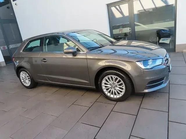 Używany Audi A3 Ambiente 122 KM (89 kW) 2013 Szary Sedan/Limuzyna