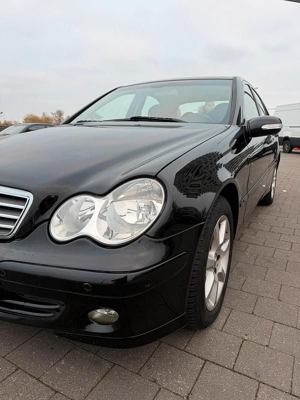 Schwarz Gebraucht 2005 Mercedes C180 Limousine | 5.499 € (Etwas zu teuer) - Bild 1/4