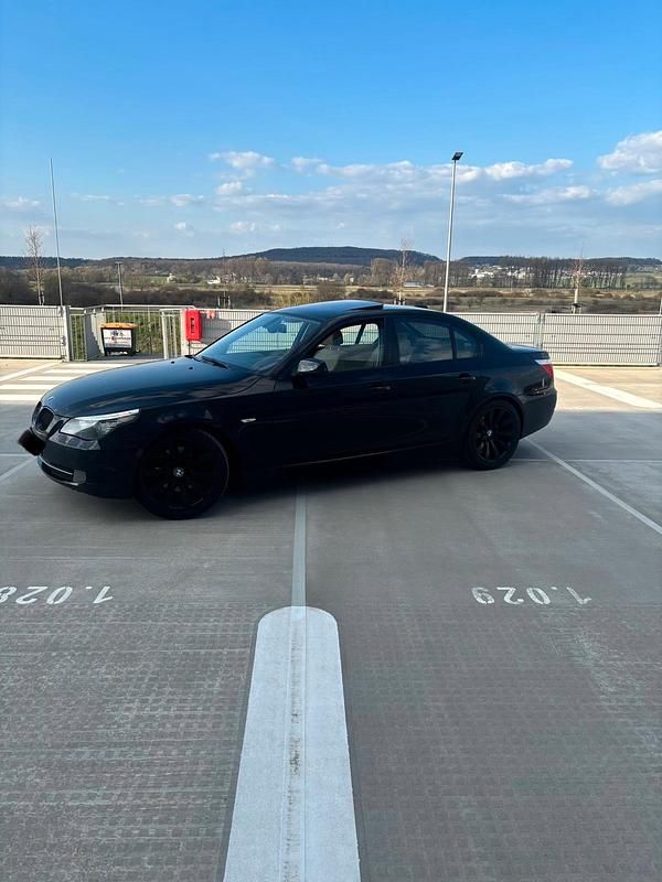 Gebraucht BMW 523 190 PS (139 kW) 2009 Schwarz Limousine