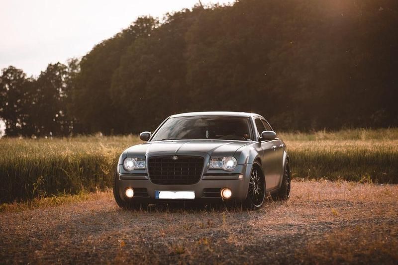 Grau Gebraucht 2007 Chrysler 300C Limousine | 16.000 € (Teuer) - Bild 1/4